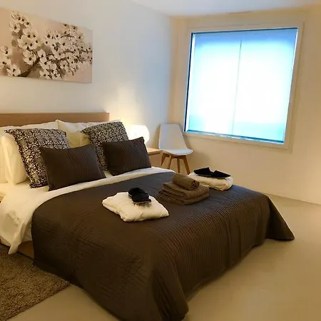 Contemporary Lake View Apartments